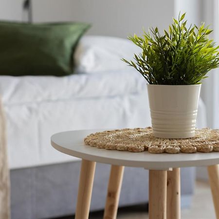 Ursus Sunny Studio For 4 Guests With Parking & Balcony By Noclegi Renters Warsawa Bagian luar foto
