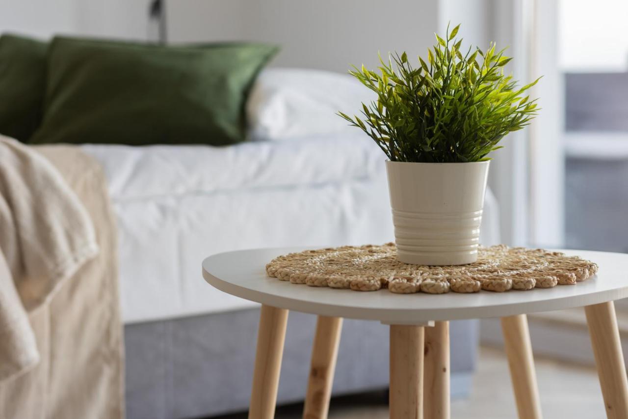 Ursus Sunny Studio For 4 Guests With Parking & Balcony By Noclegi Renters Warsawa Bagian luar foto