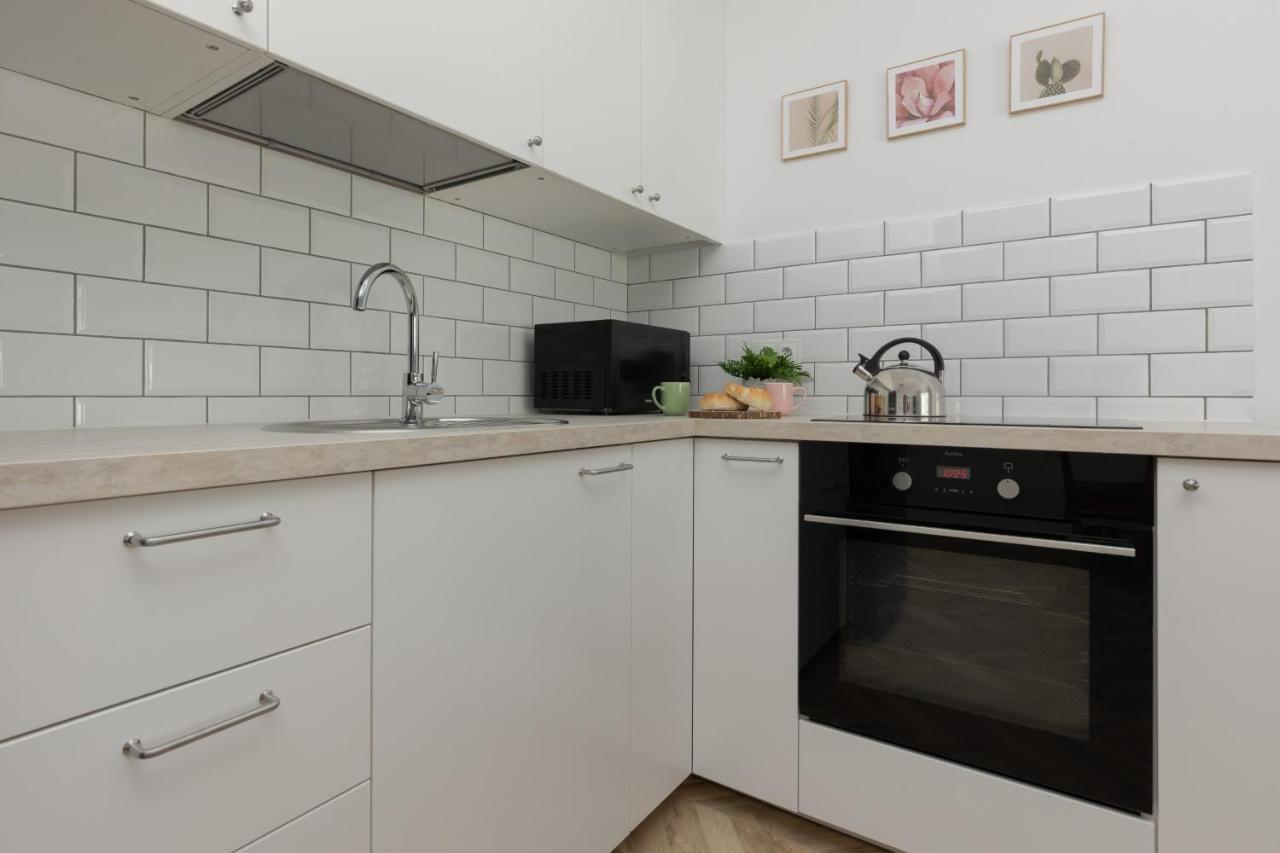 Ursus Sunny Studio For 4 Guests With Parking & Balcony By Noclegi Renters Warsawa Bagian luar foto