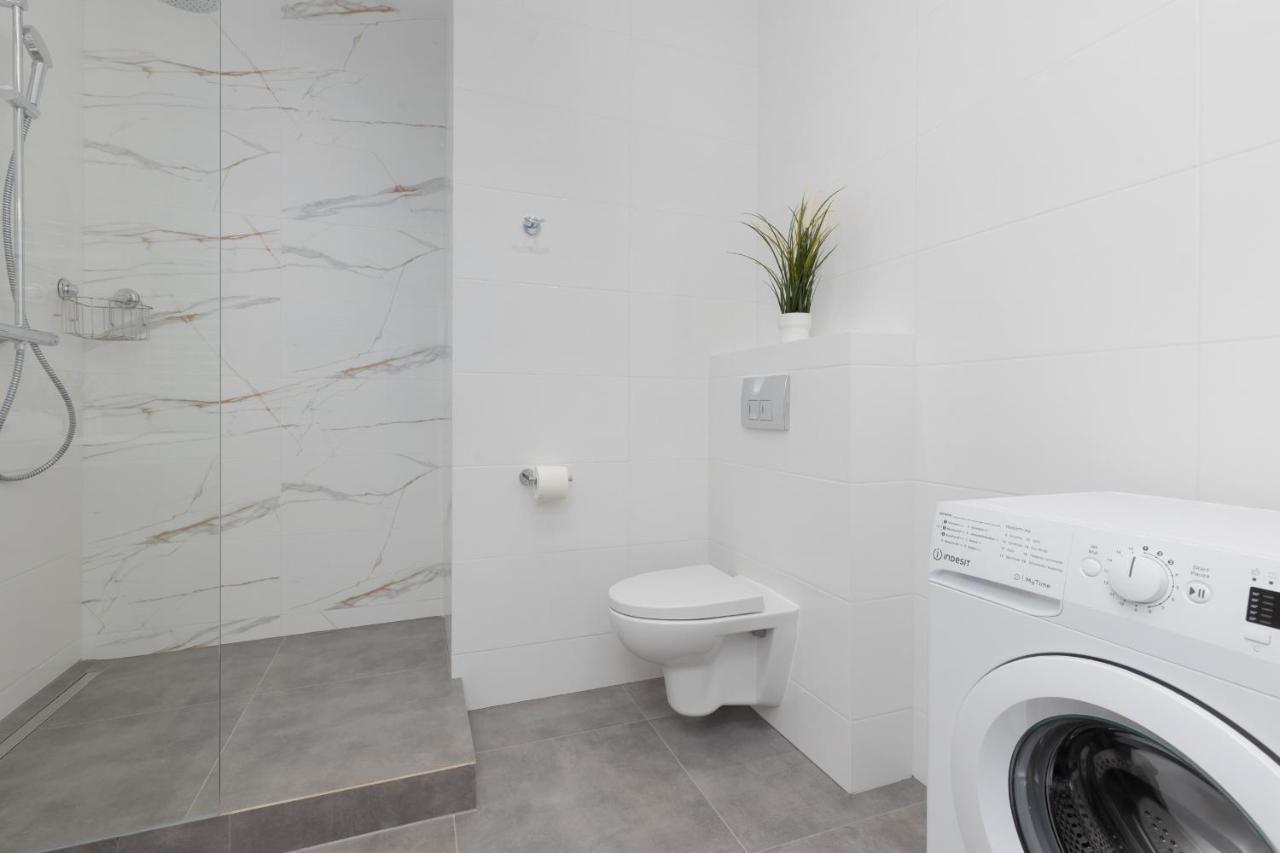 Ursus Sunny Studio For 4 Guests With Parking & Balcony By Noclegi Renters Warsawa Bagian luar foto