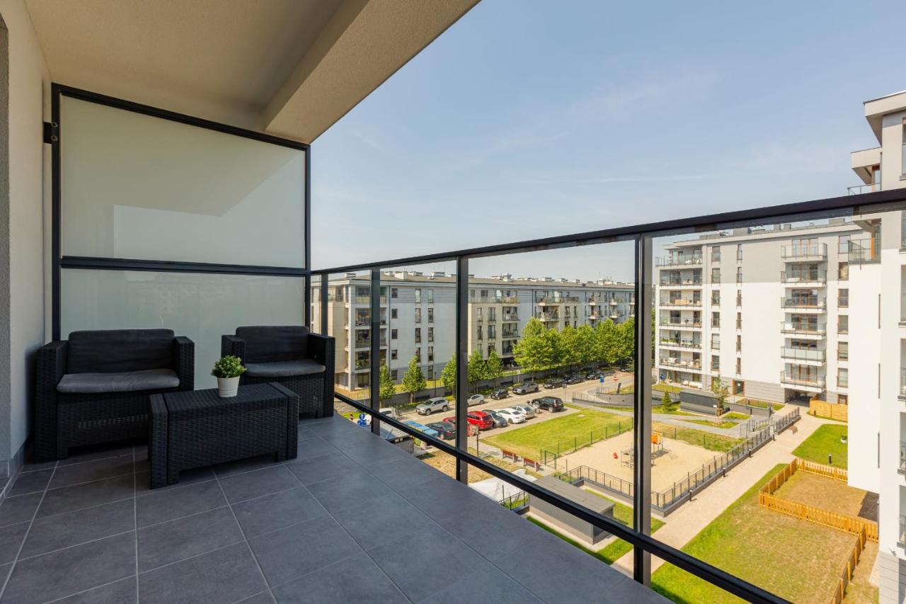 Ursus Sunny Studio For 4 Guests With Parking & Balcony By Noclegi Renters Warsawa Bagian luar foto